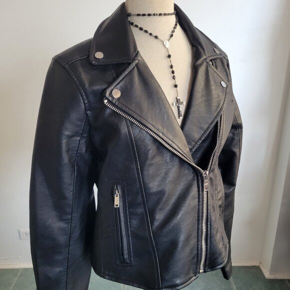 Abercrombie & Fitch Jackets & Blazers - NWOT – Abercrombie & Fitch Black Faux Leather Moto Jacket (Size: M)